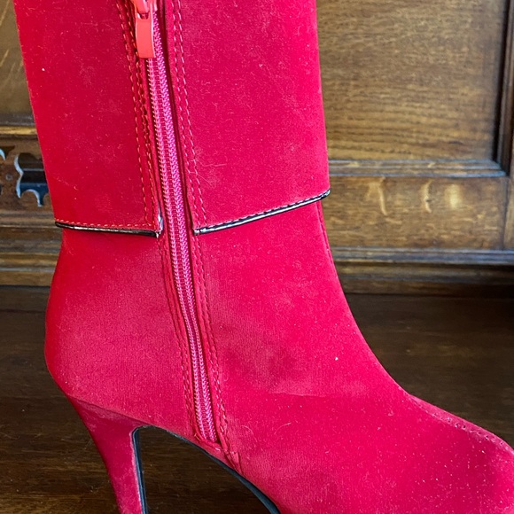 NWOT RED SUEDE BOOTIES - Picture 3 of 5